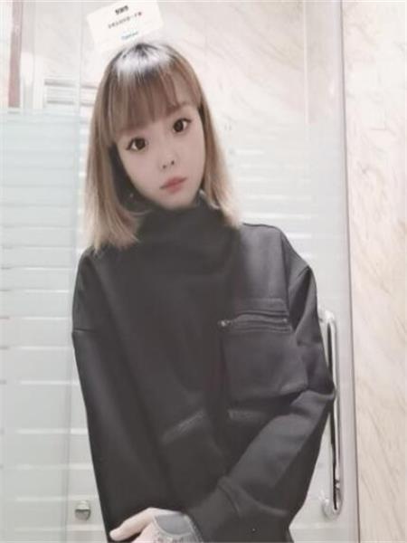 挺嫩的体贴妹子，比较年轻，服务很到位