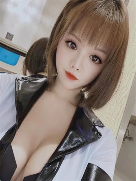胸大，服务好的小美女，性感充满了诱惑性