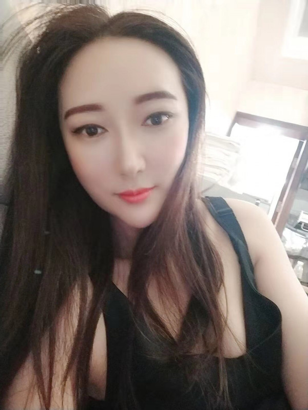 口活超棒的骚妹子，老公叫不停