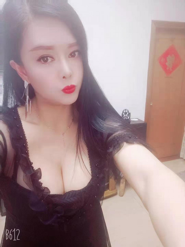 大胸少妇，服务好，认真周到，很不错