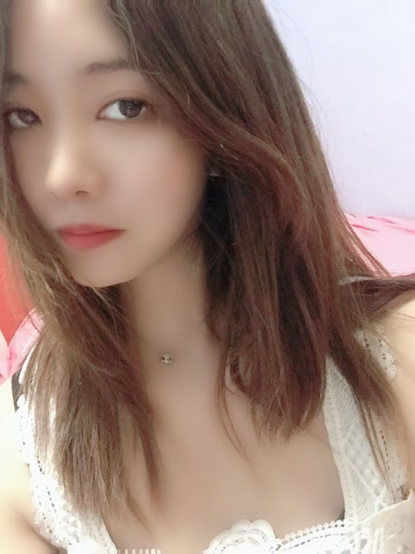 小妹妹身材好，下面紧，声音嗲嗲的，很可爱