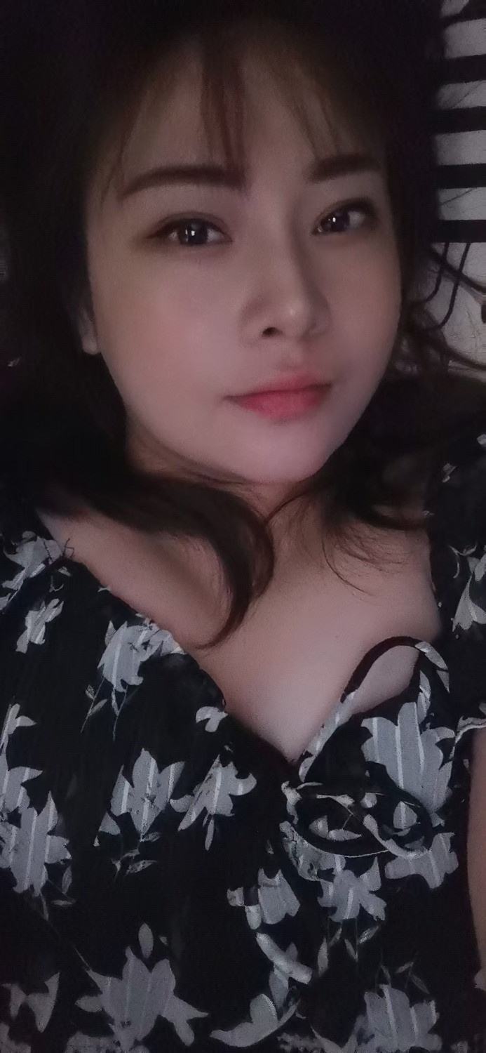 风骚小妹子，胸大可以乳交