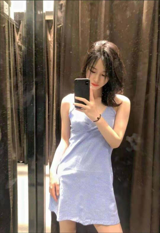 验证朋友推荐的小美女，水灵粉嫩