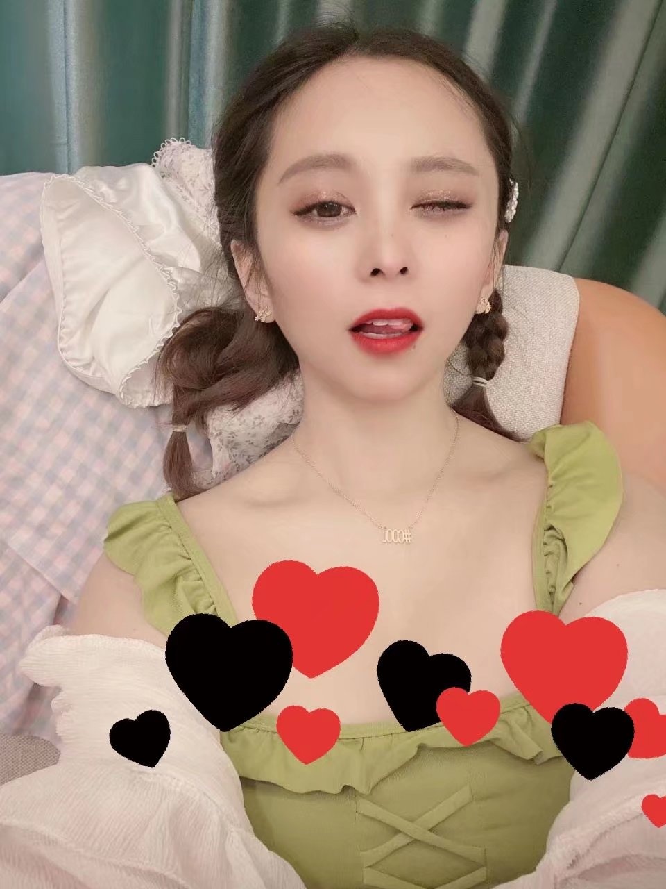肤白貌美的小少妇，大长腿身材好韵味十足