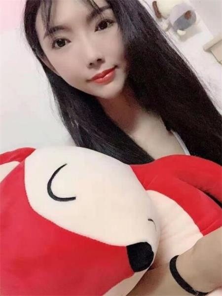 服务还不错，胸大，能选制服，还不错