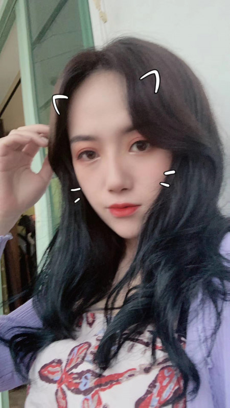 声音很温柔，骚话多，各种制服多，身材高挑