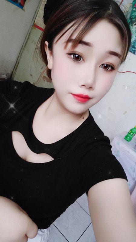 羞涩的年轻小姐姐，肤白貌美，手感好