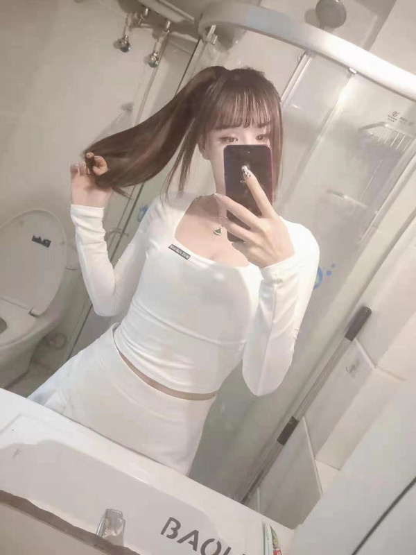 小女人的感觉，比较清纯，屁股翘，性感火辣