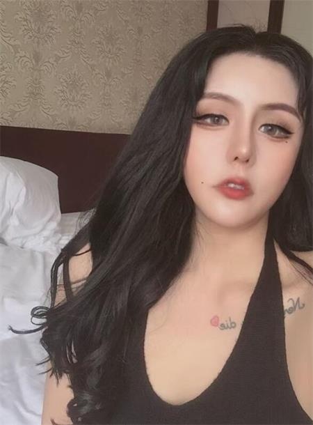 欧美翘臀小女人，臀控可以去试试
