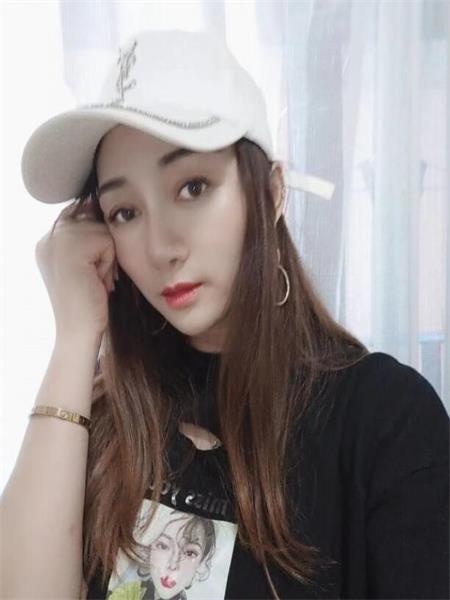 性感小少妇服务好，口活不错是亮点