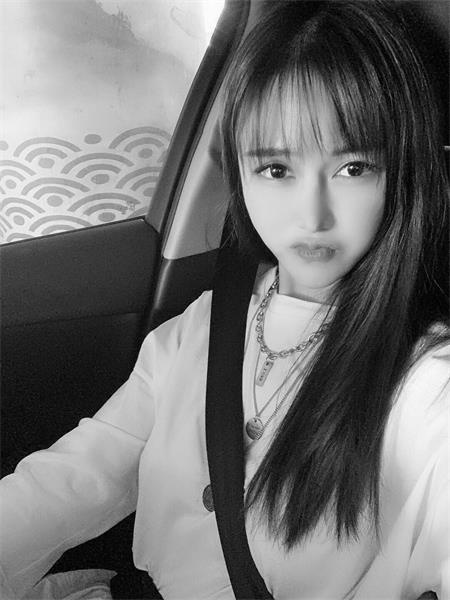 颜值高的妹妹，口活无齿感，还可深喉