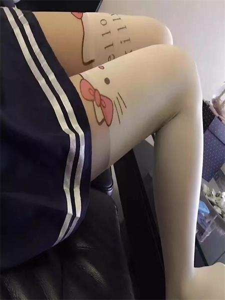 妹子很漂亮，各种体位玩的很舒服