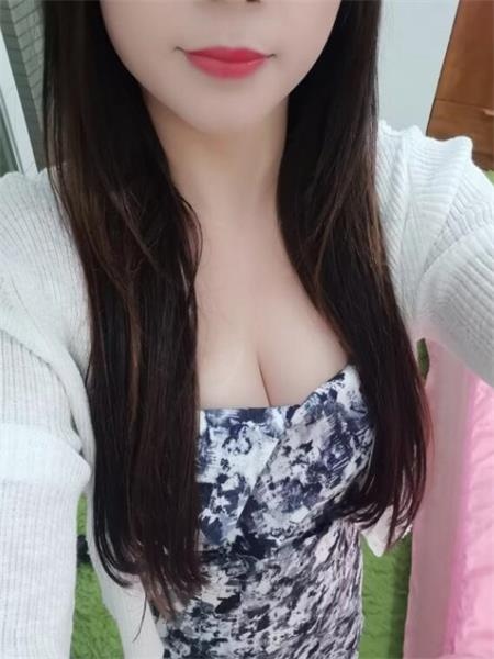 身材性感，大胸少妇，喜欢的自己上