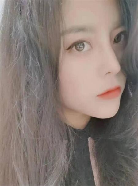 体验感非常爽的年轻妹子