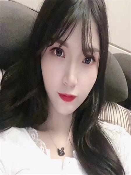气质可爱，身材极品的美女
