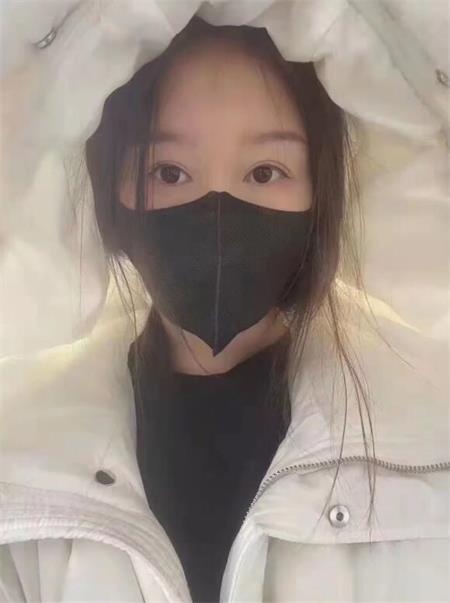 朋友推荐的妹子，性感胸大，非常嫩