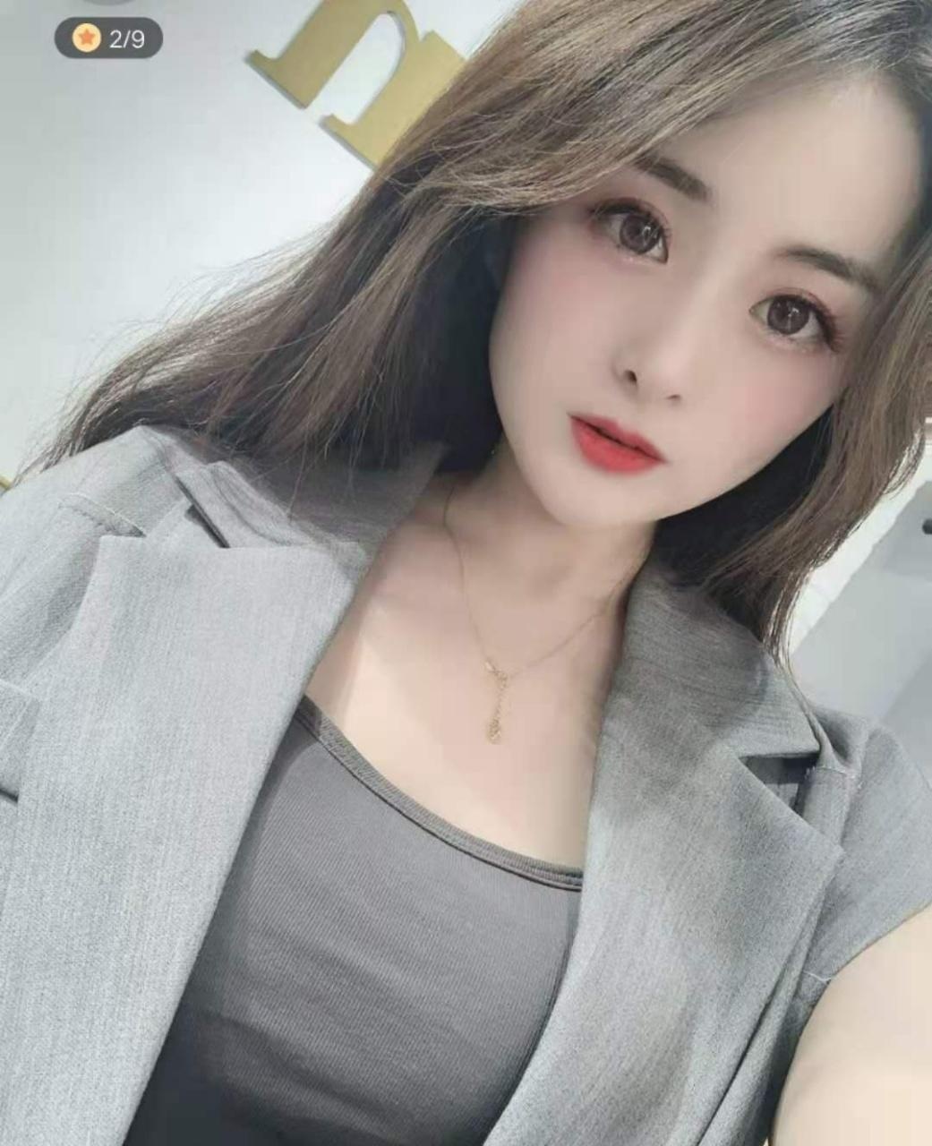 全情投入的清纯小美女，做起来真是太爽了