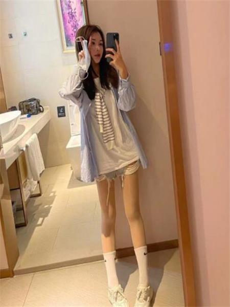 可爱的化妆师，不催人，很真实，漂亮又风骚