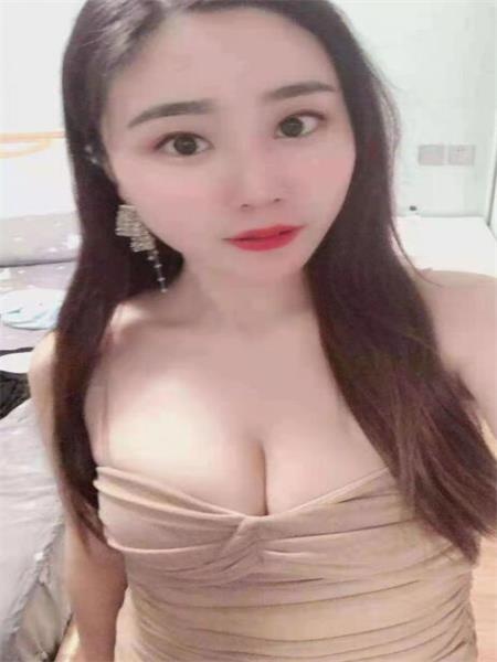 妹子胸器又大又软，足够骚，服务又好