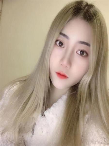 妹子身材很好，口活认真,插入很爽