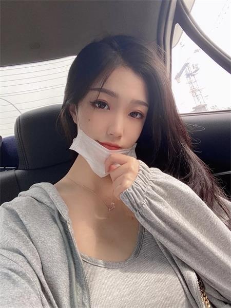 性感少妇体验，可以双飞的妹子