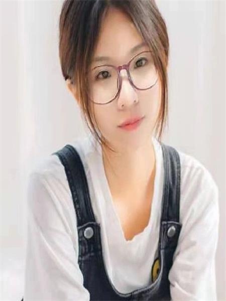 活中规中矩，妹子的胸推一绝