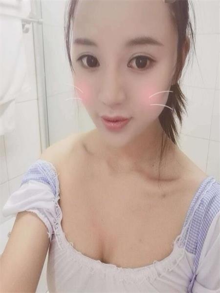 年轻小蛮腰，皮肤白，又嫩，叫的又销魂