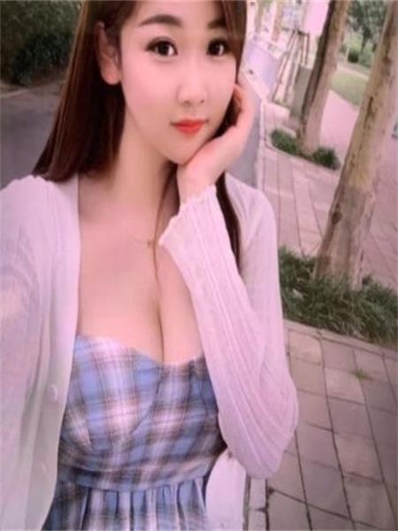 很热情的年轻妹子，口爆非常到位