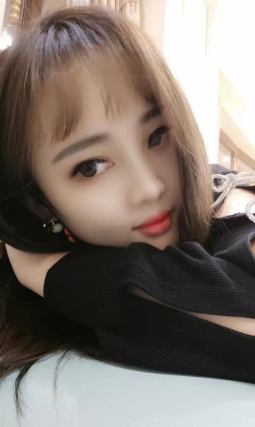 主动乖巧的小美女，性感风骚，撞击起来很刺激