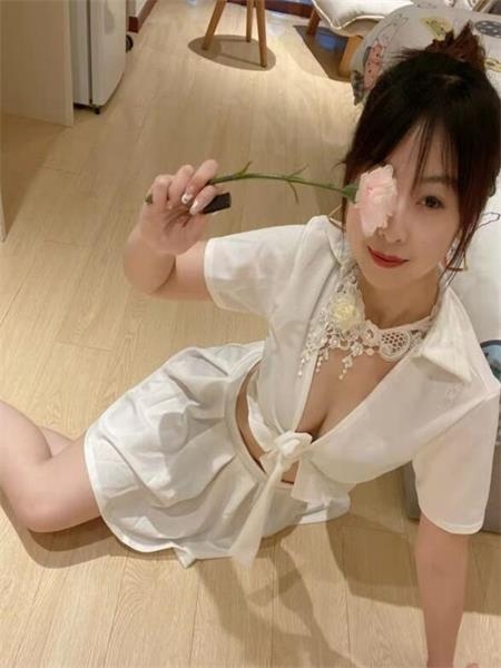 制服少女感小姐姐，服务很细致，口的很嗨