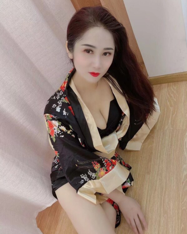 很会伺候男人的妹子，胸大皮肤滑，口活好