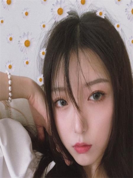 妹妹刚做不久，底下很紧，身材苗条