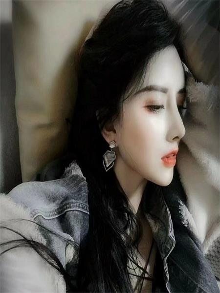气质女很漂亮，屁股大，皮肤白，服务很好