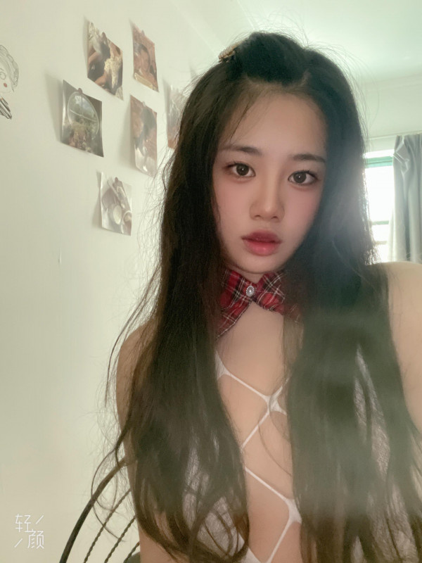 身材娇小的妹子，非常水嫩