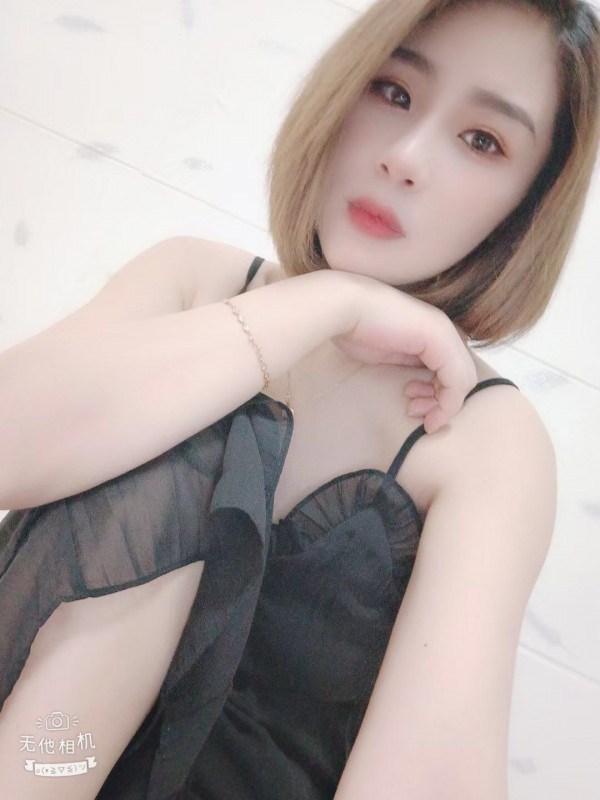 被干的直叫老公的小妹妹，水灵可爱，嫩的很