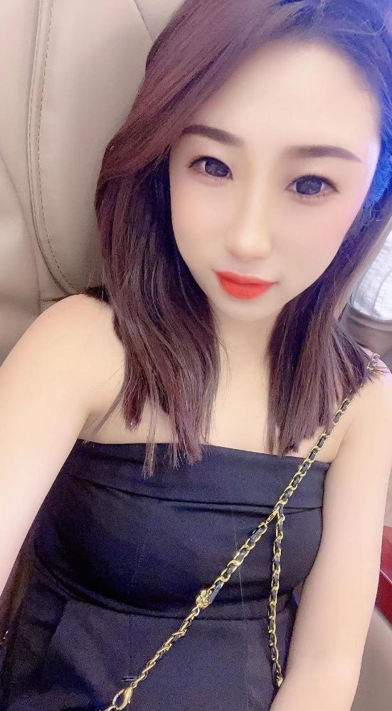 小御姐类型，圆圆的小脸蛋，态度好，主动热情