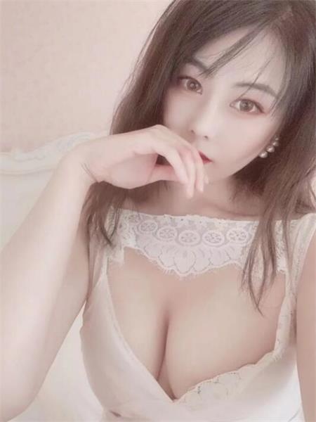 大奶妹子会叫，很销魂，姿势都配合