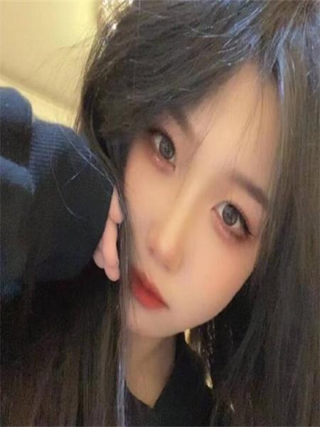 妹子很漂亮，重点是妹子很年轻