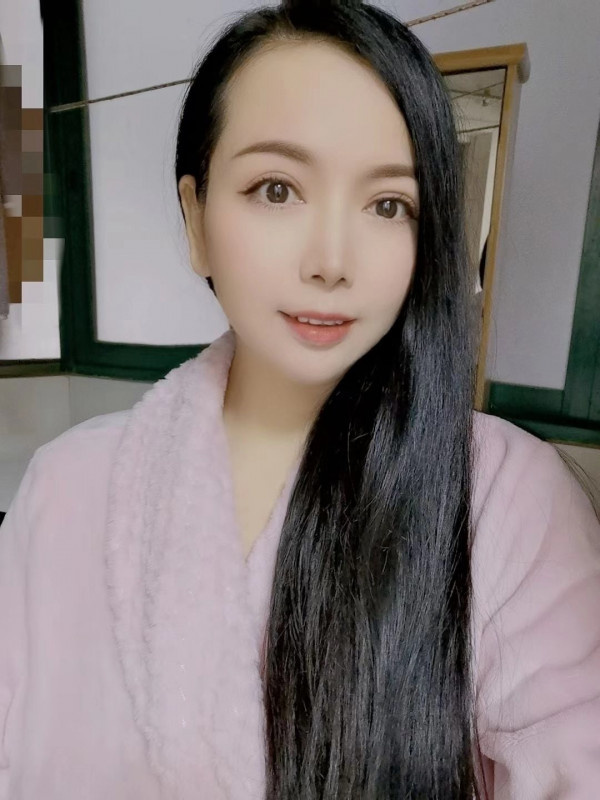 前凸后翘大长腿服务舒服