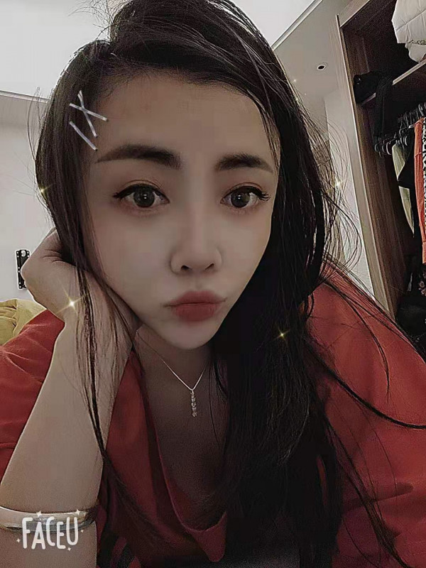 文静漂亮小姐姐，见面就硬了