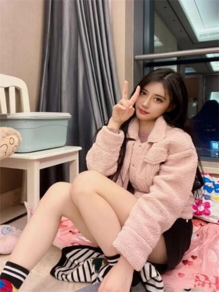 服务很赞的妹子，身材棒，颜值很不错