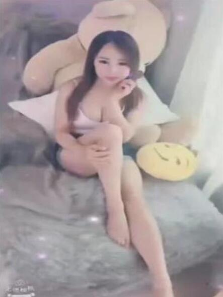 丰满大奶妹，做的时候有一点紧，口活舒服