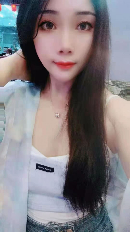 约炮颜值不错的嫩妹，口技一流，下面紧致
