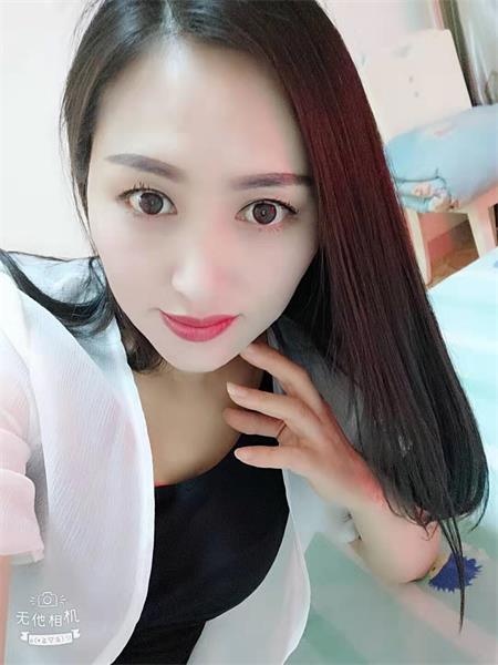 轻熟美女，姿势把握得很到位，很舒服