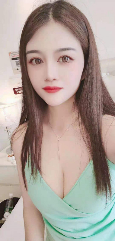 热情纯欲大胸妹，颜值不错，很会夹人