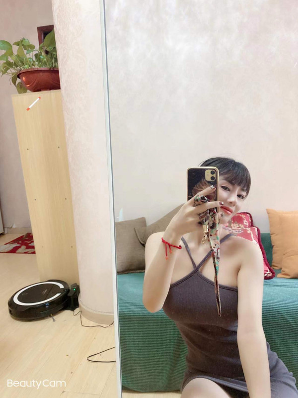 朋友介绍的妹子，叫声淫荡，很骚很会玩
