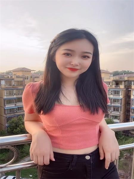 妹子身材很好，很骚，有种家花没有野花香的感觉