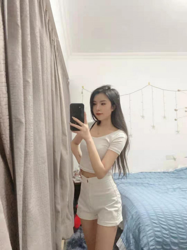 漂亮妹子，身材好，水多会夹人