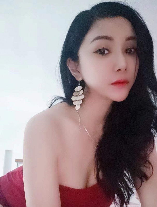 眼神充满诱惑的妹子，敏感多汁，很刺激