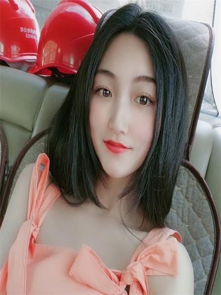 妹子挺少女，能激起征服欲